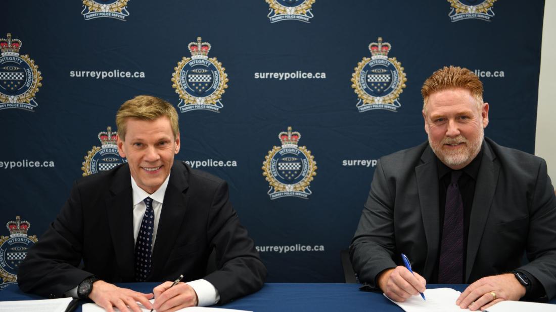 Chief Lipinski and Surrey Police Union President Rick Stewart sign the first Collective Agreement